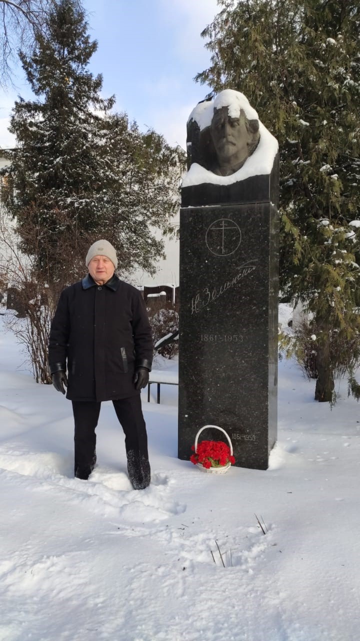 возложение цветов на могилу Н.Д. Зелинского на Новодевичьем кладбище г. Москвы 5 февраля 2021 г.