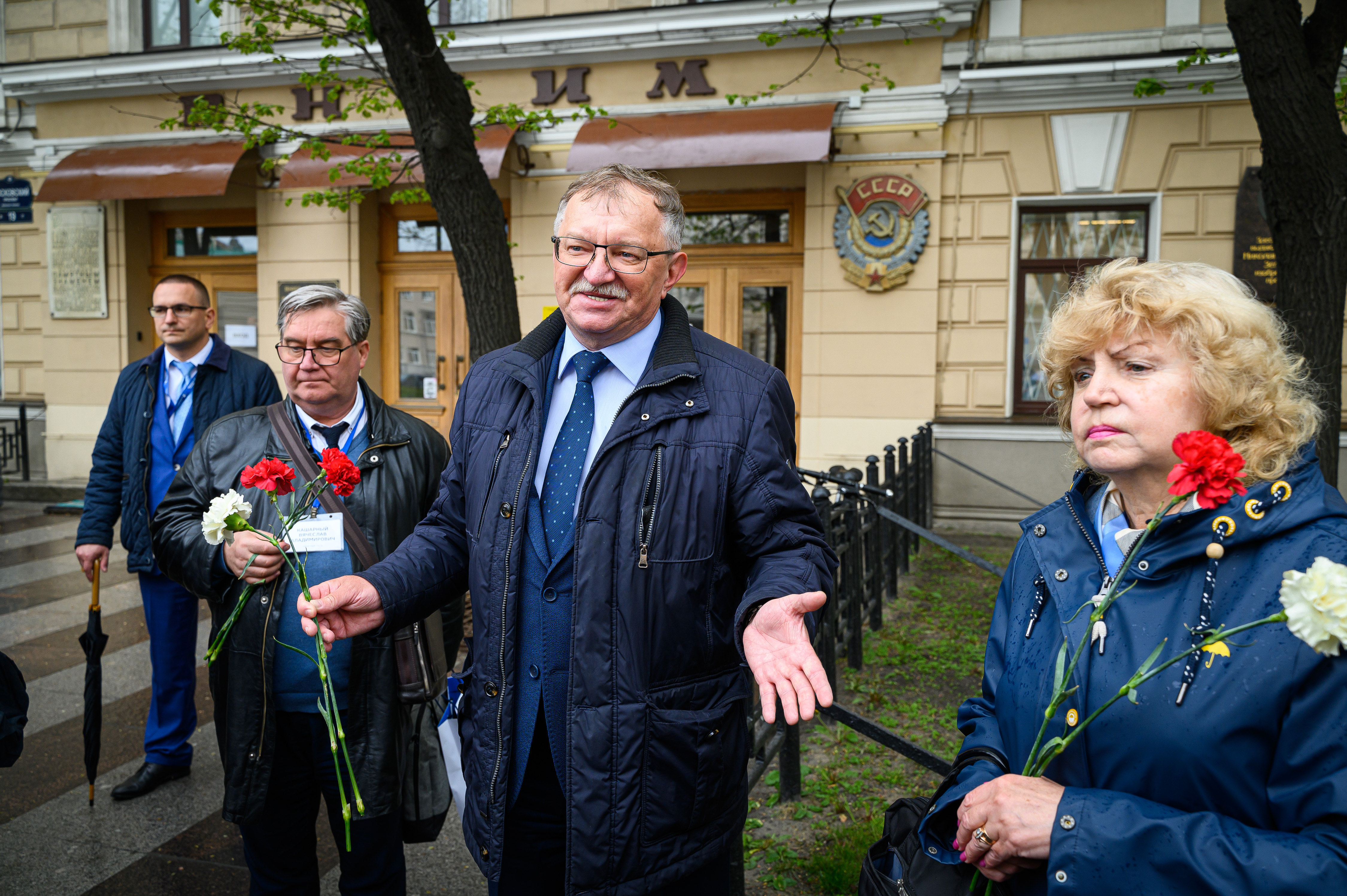 возложение цветов